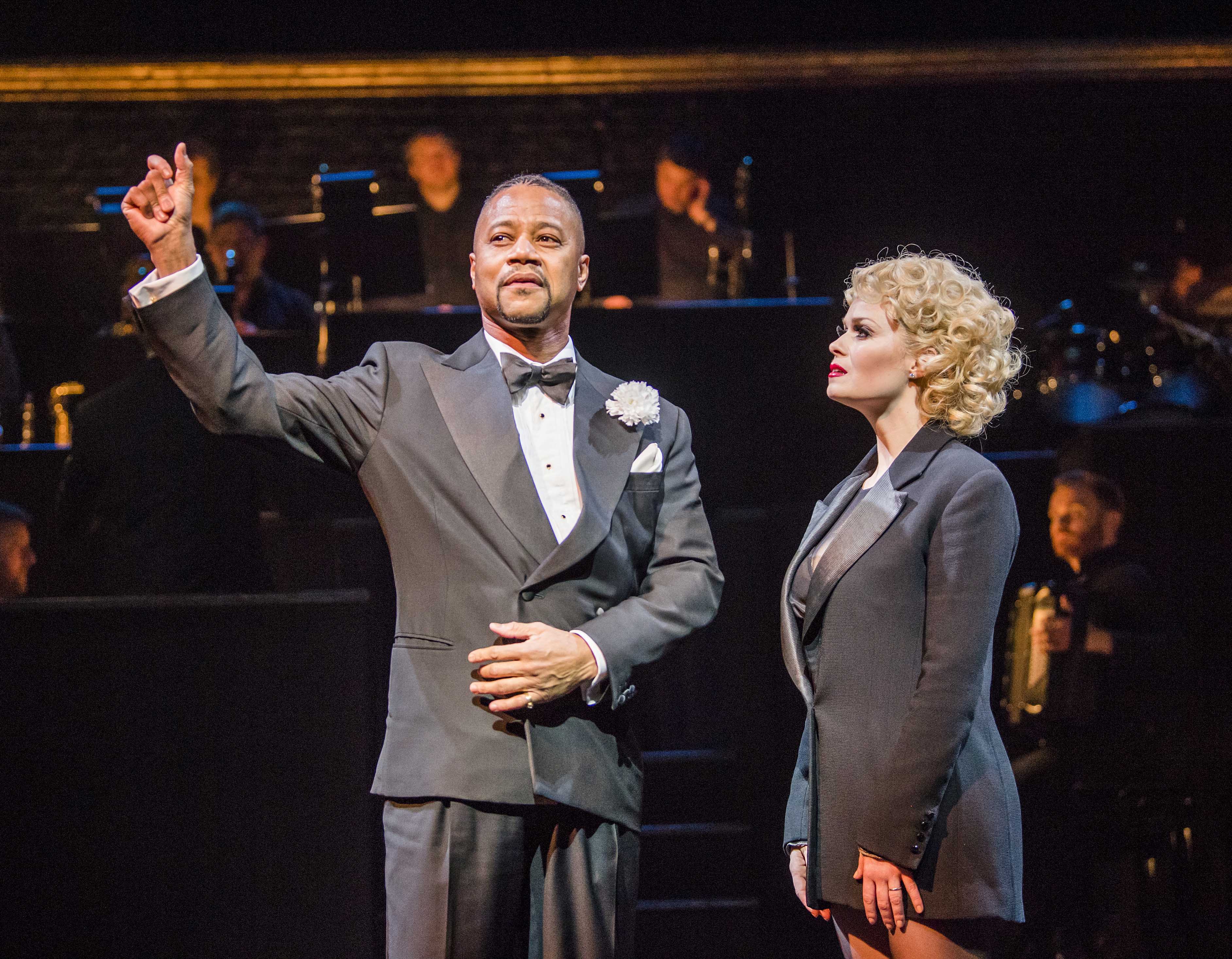 Cuba Gooding Jr (Billy Flynn) &amp; Sarah Soetaert (Roxie Hart) in CHICAGO. Credit Tristram Kenton